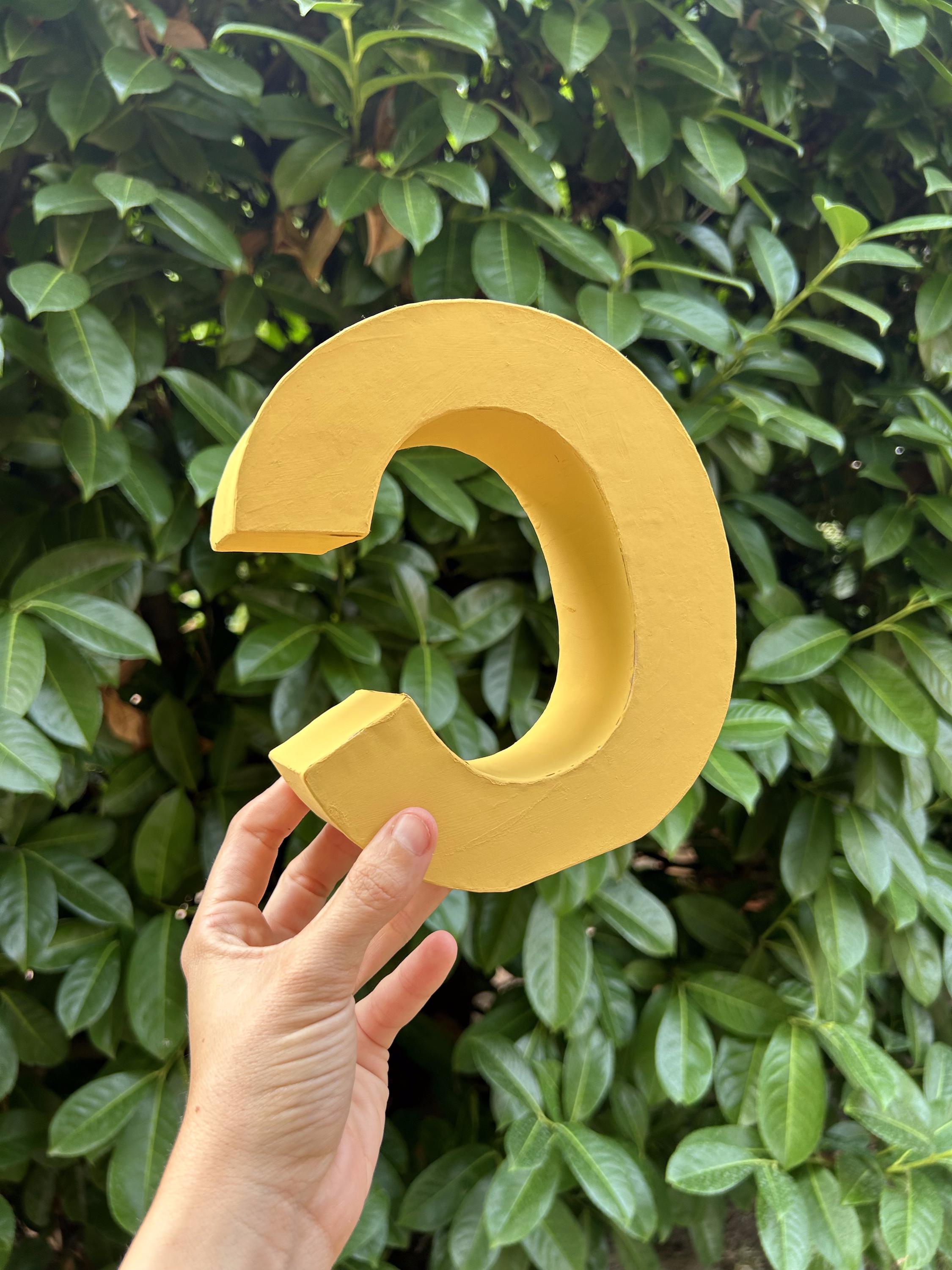 Inicial bebé color mostaza - Decoración habitación bebé - regalo original pintado a mano