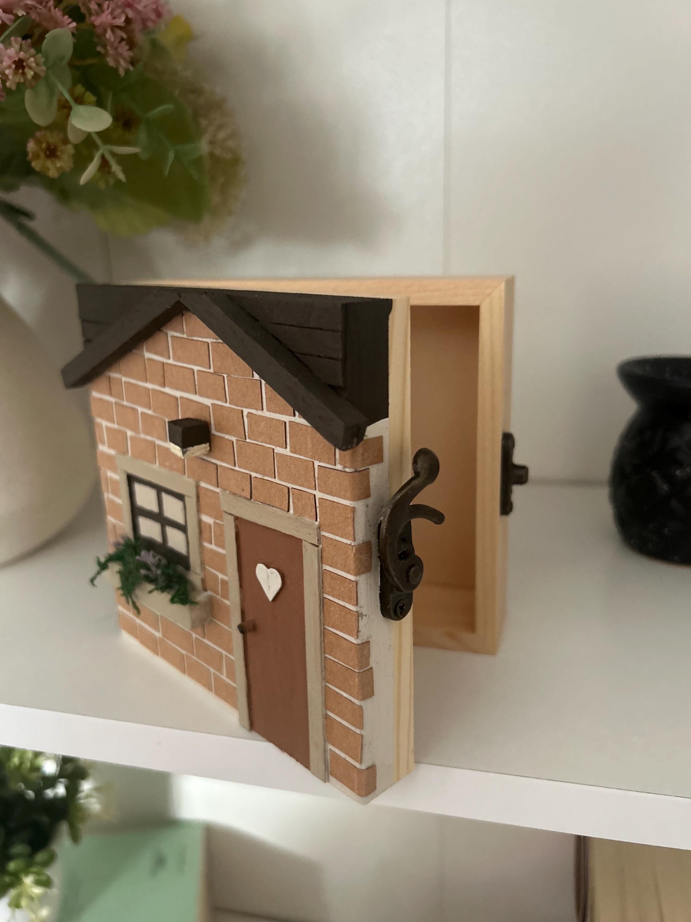 Casita de madera decorativa | Caja de recuerdos 12 x 12 cm | Regalo bebé – decoración habitación infantil – estilo neutro natural