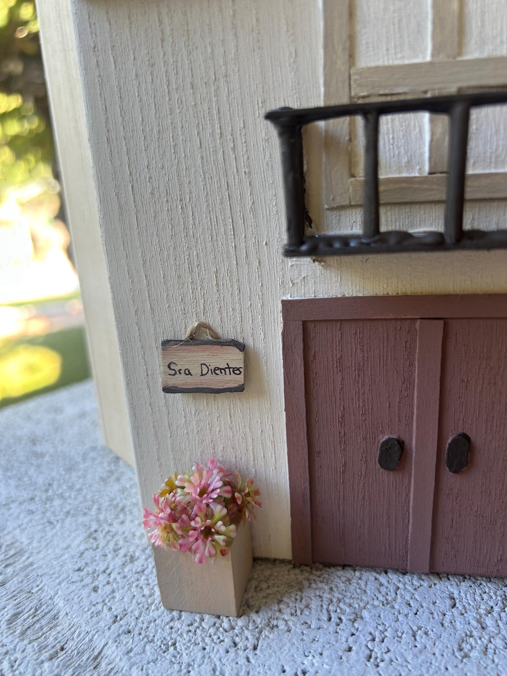 Casa del Hada de los Dientes de madera – casita mágica artesanal en tonos neutros con decoración interior – regalo infantil encantador